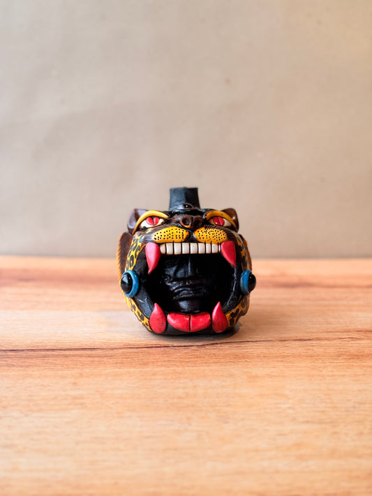 Guerrero jaguar con sonido decorado