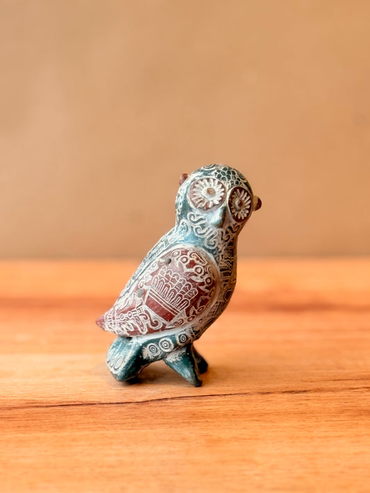 Búho grabado verde con rojo