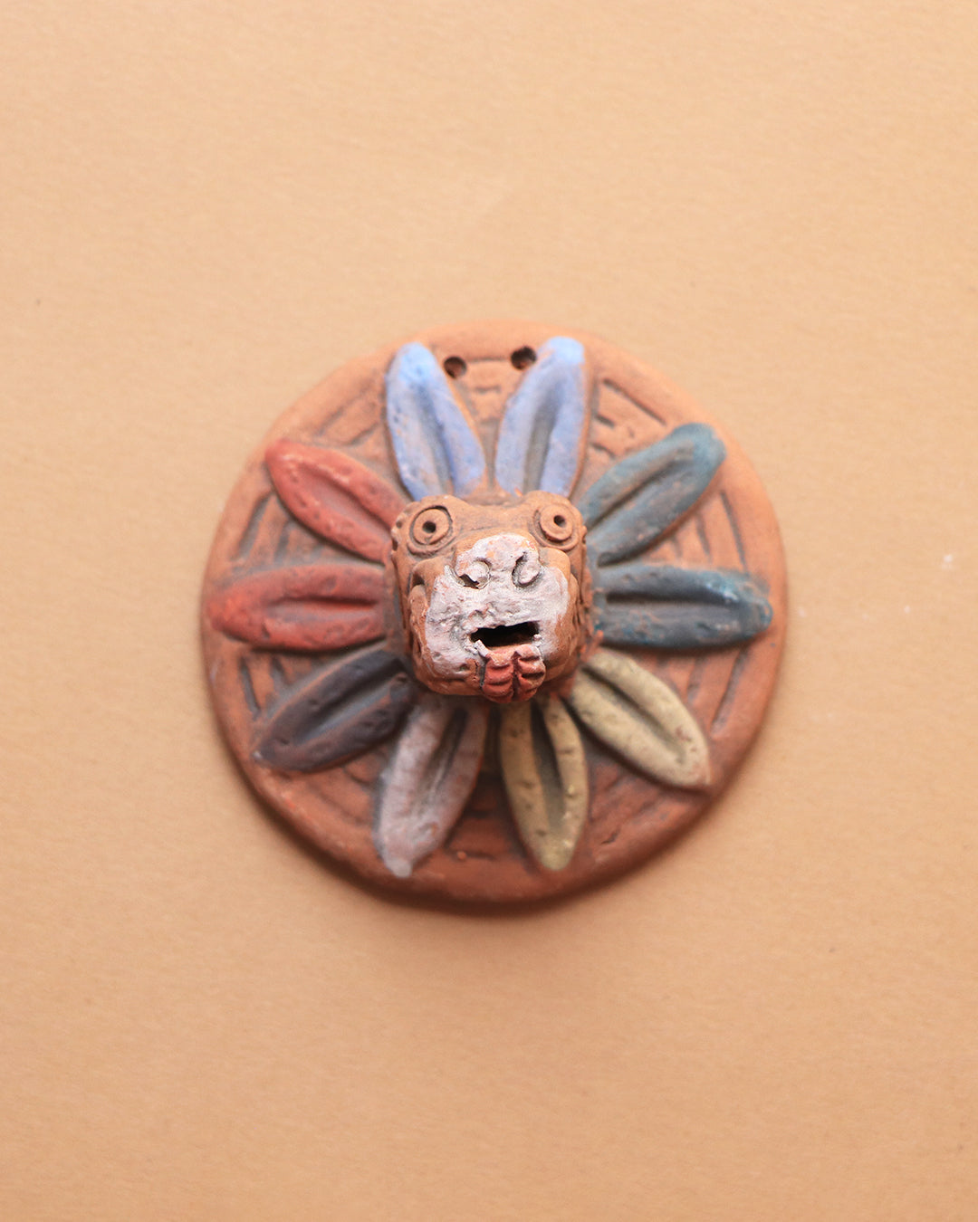 Cabeza Quetzalcoatl de barro rústico micro