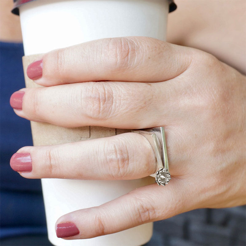anillo dahlia plata