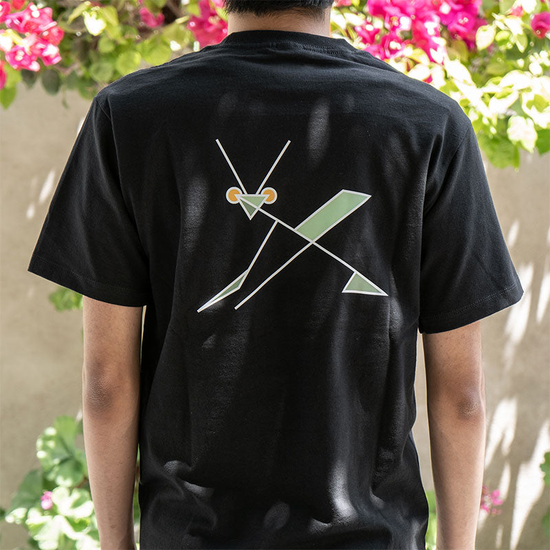 playera mantis mediana negro