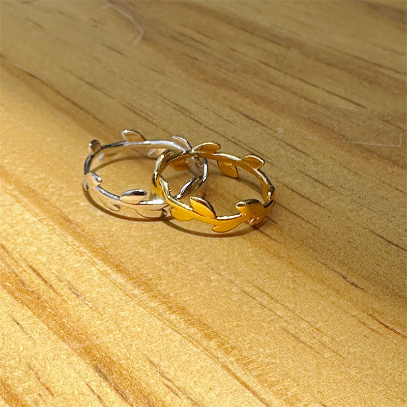 anillo hojas plateado