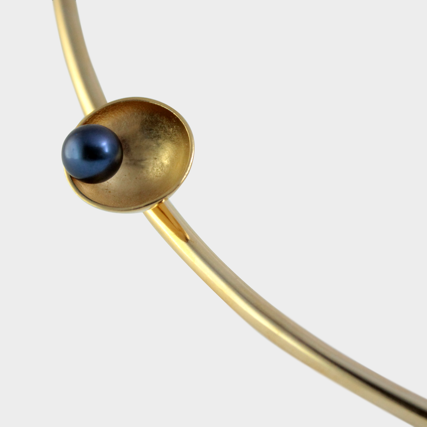 Unix collar eclipse grande chapa de oro
