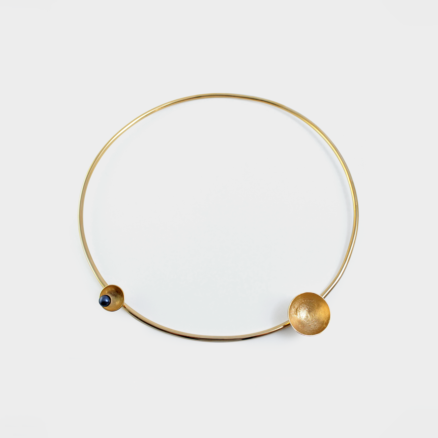 Unix collar eclipse grande chapa de oro