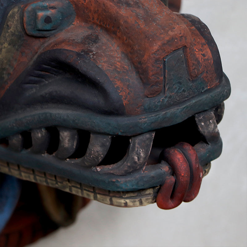 cabeza Quetzalcóatl de barro rústico g
