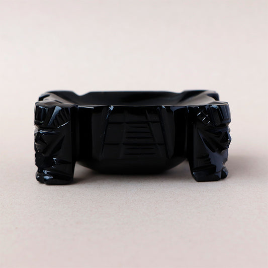cenicero de obsidiana con ídolos