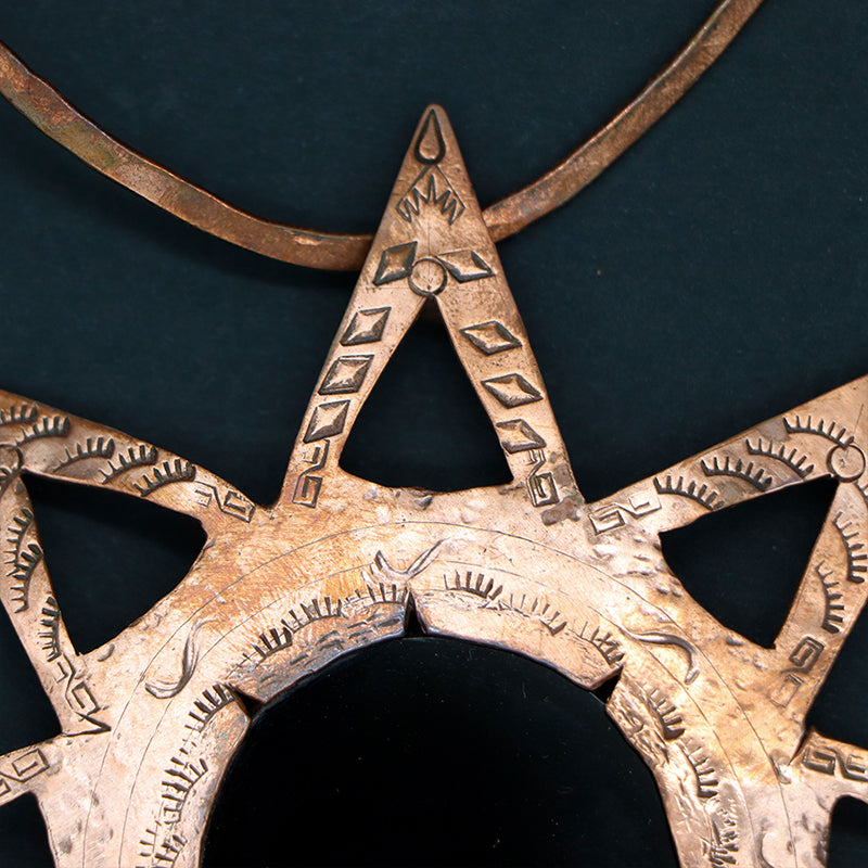 Collar sol y espejo de obsidiana