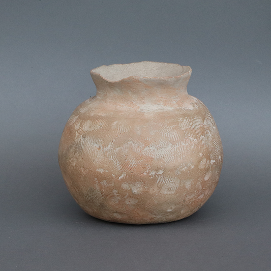 Vasija de barro mediana con boquilla
