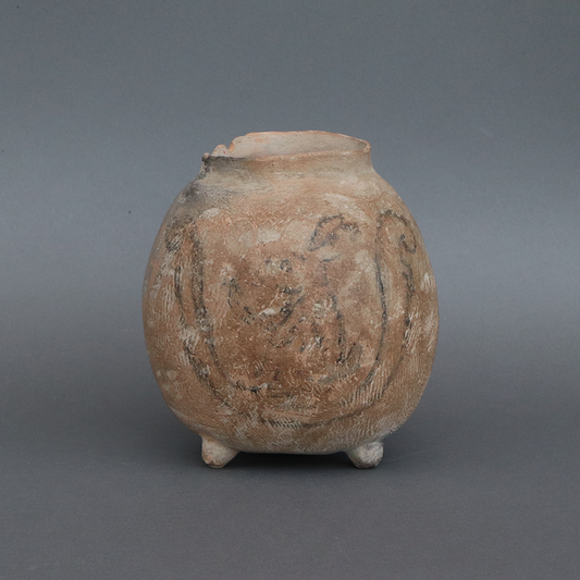 Vasija de barro mediana con conejo