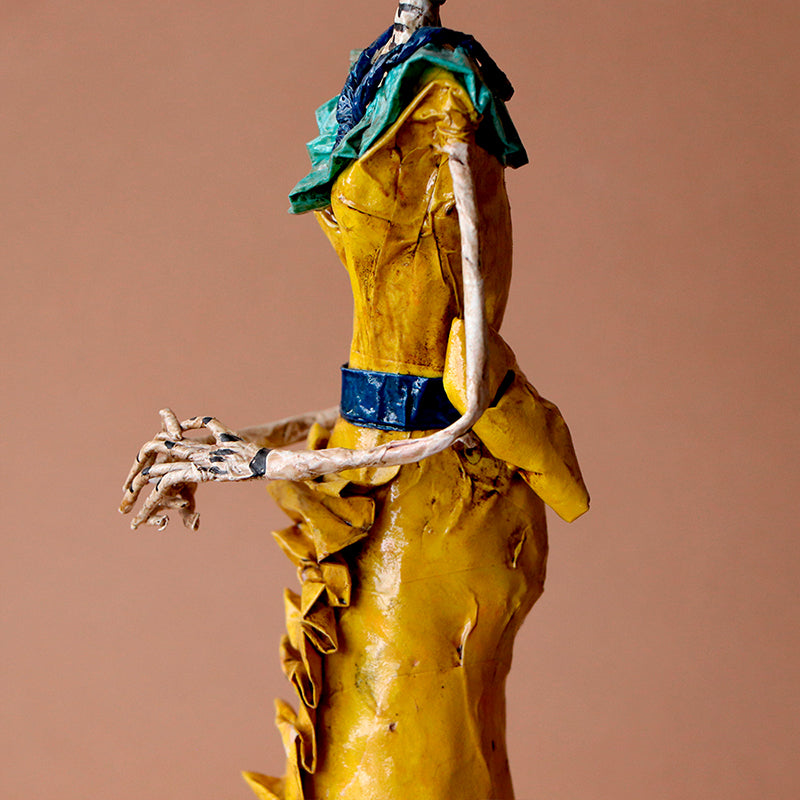 catrina con vestido amarillo