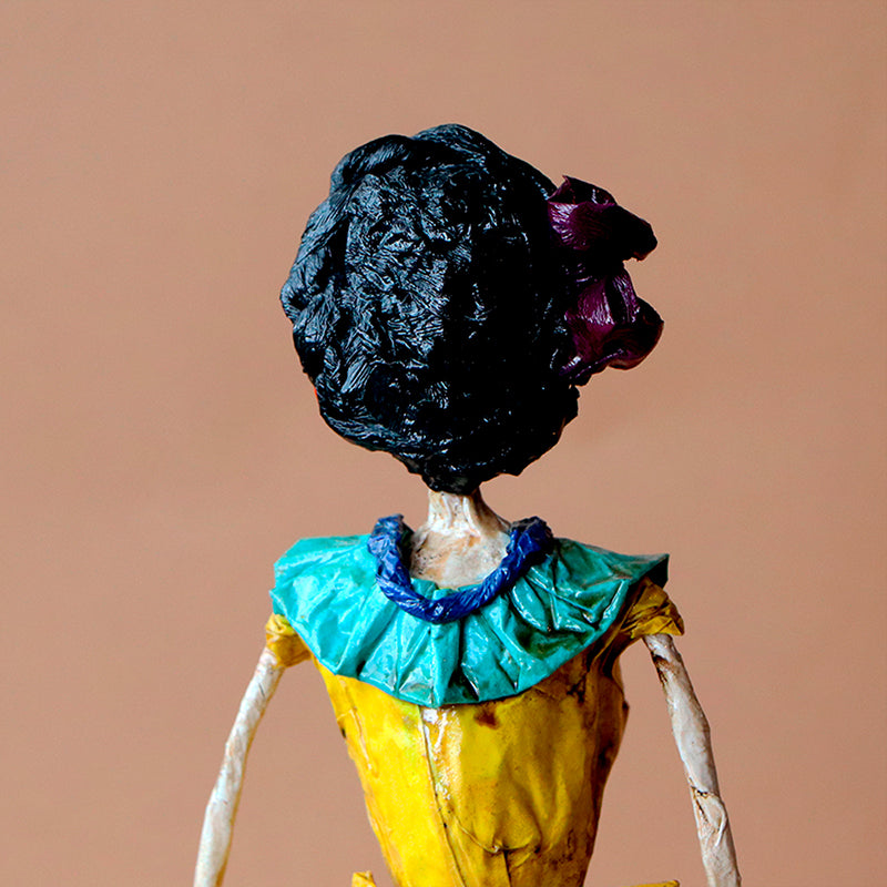 catrina con vestido amarillo