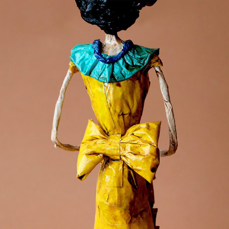 catrina con vestido amarillo