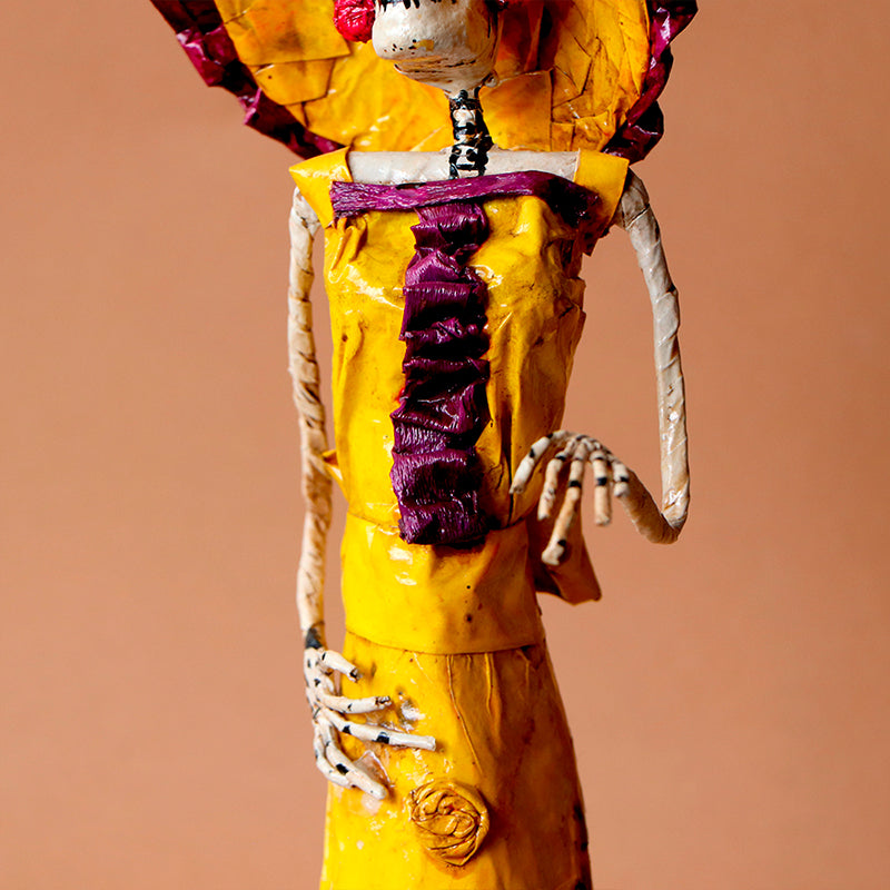 catrina con sombrero amarillo