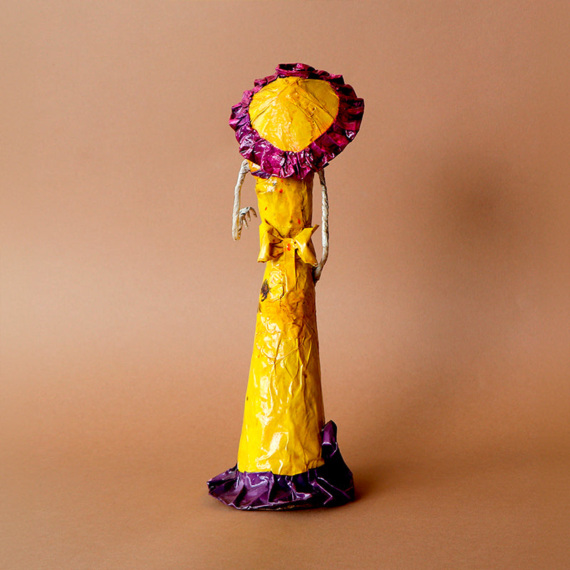 catrina con sombrero amarillo