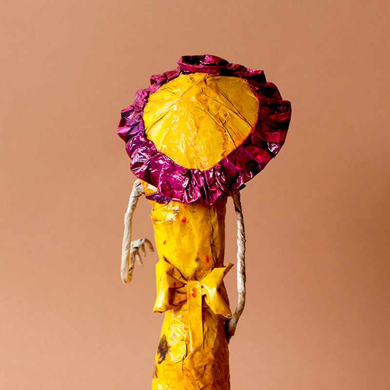 catrina con sombrero amarillo