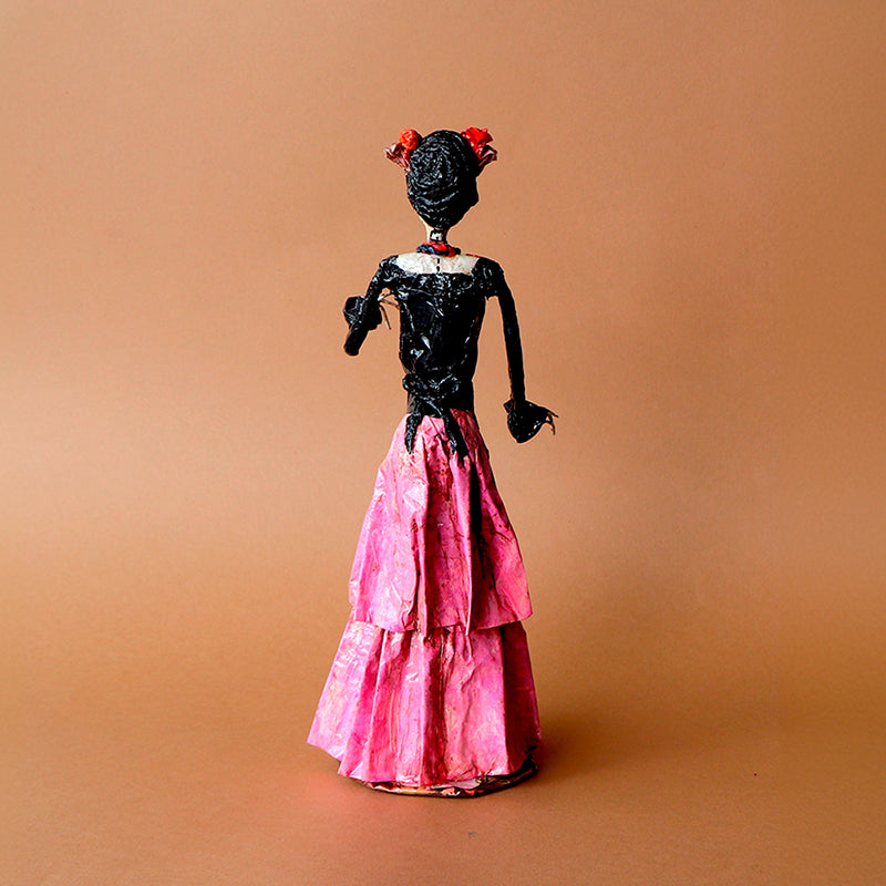 catrina con vestido negro y rosa