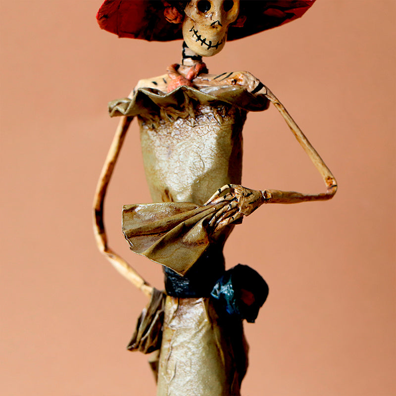 catrina con abanico y sombrero