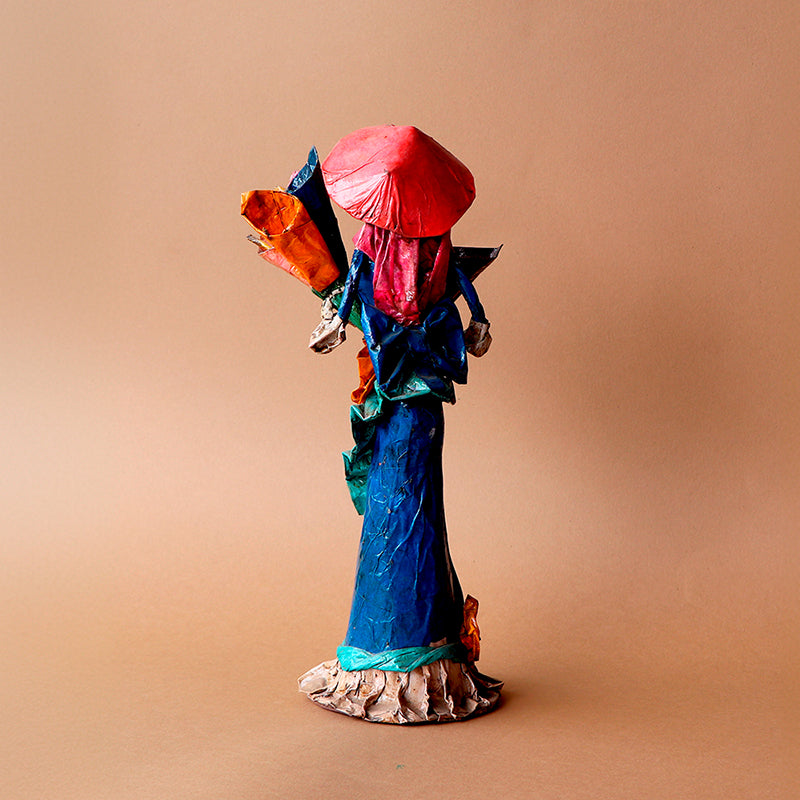 catrina con tres ramos de flores