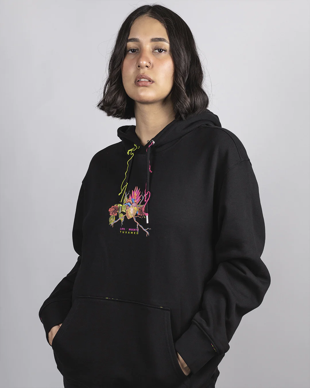 Mari apareció hoodie