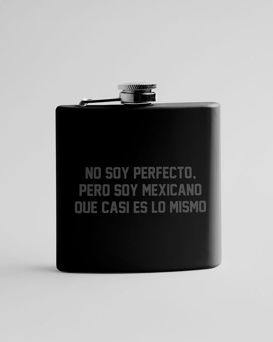 Licorera de bolsillo frase "NO SOY PERFECTO, PERO SOY MEXICANO QUE CASI ES LO MISMO"