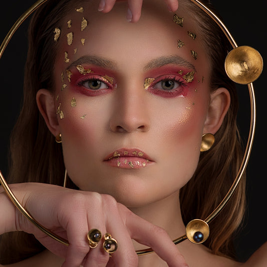 Unix collar eclipse grande chapa de oro