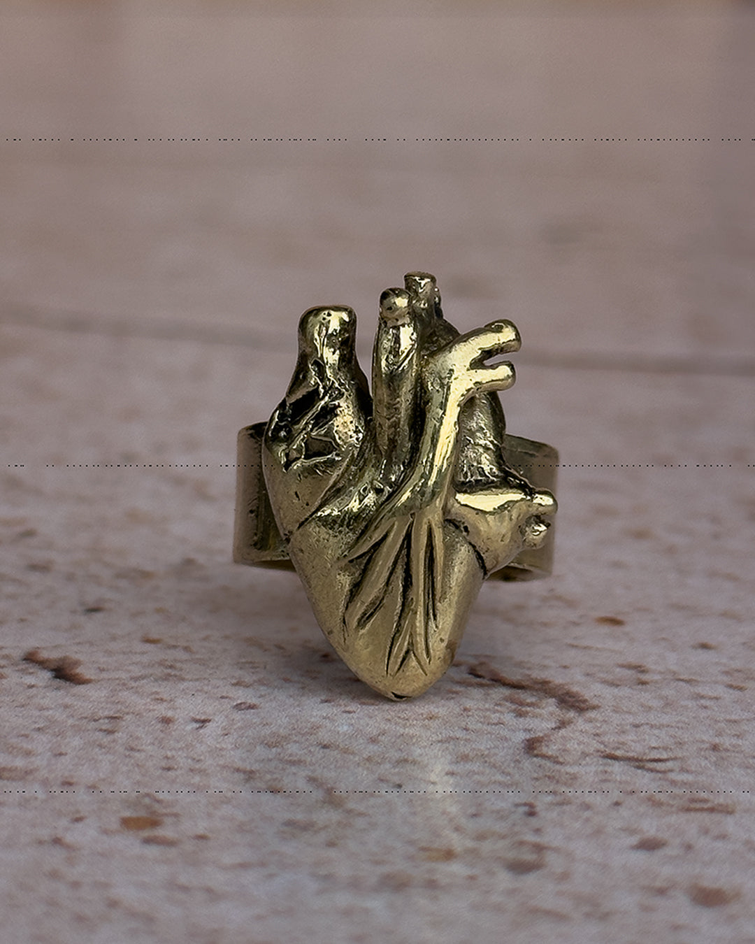 Anillo corazón mediano