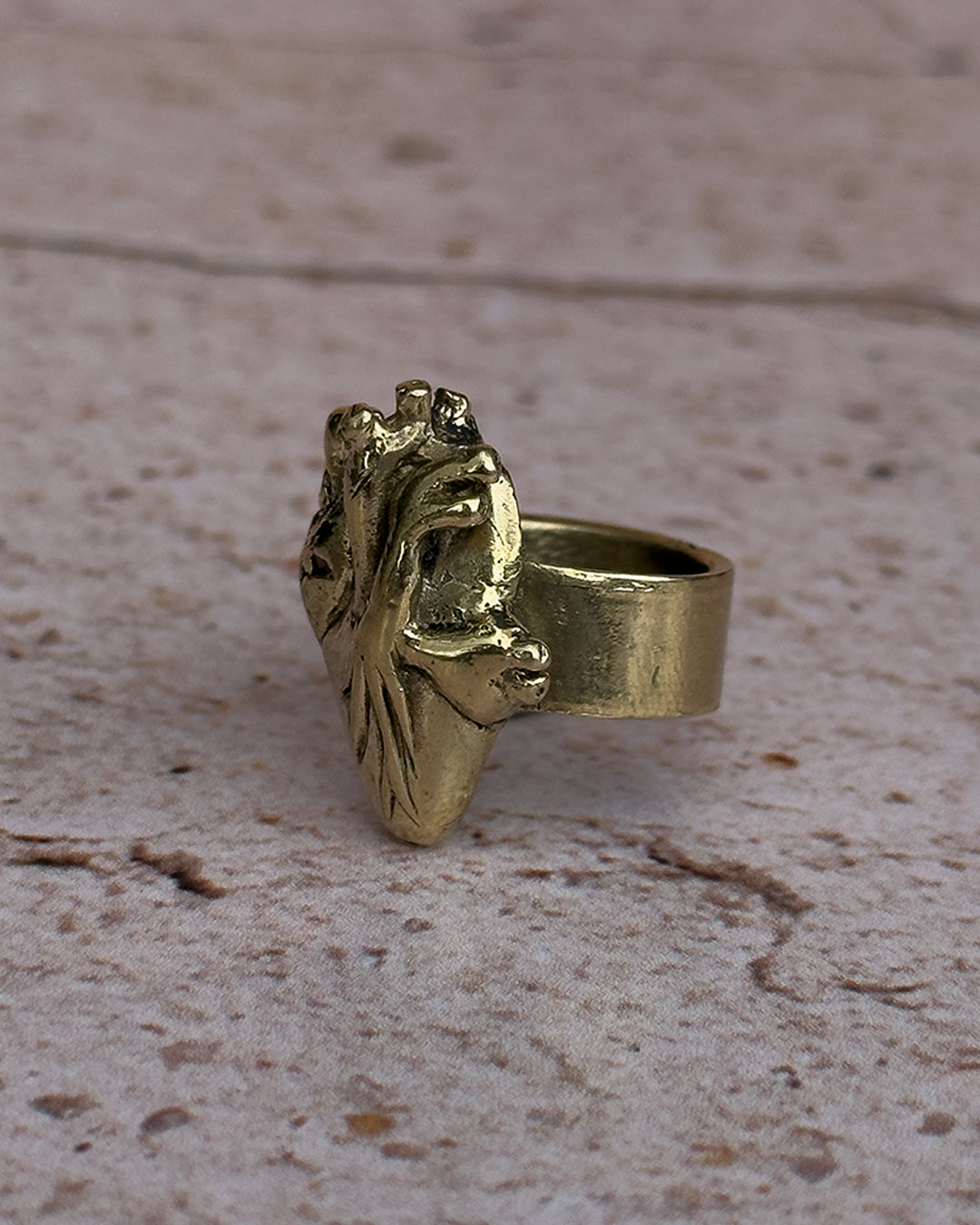 Anillo corazón mediano