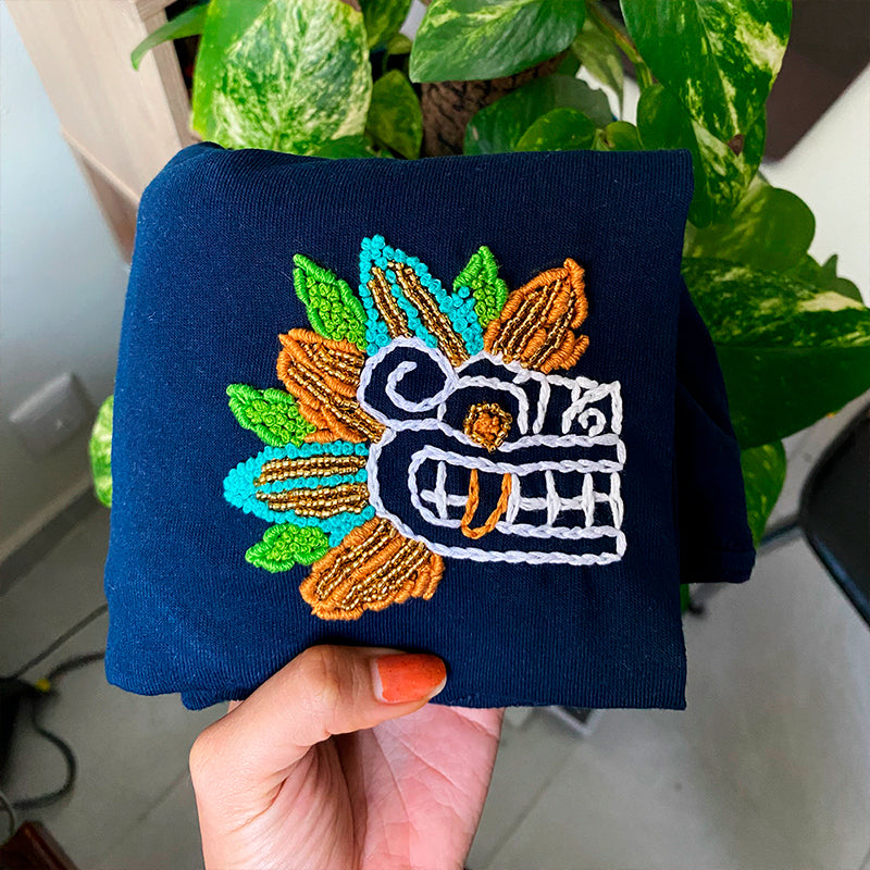 playera Quetzalcóatl con chaquira