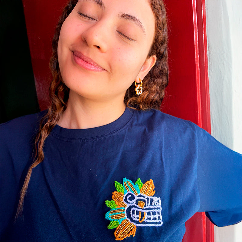 playera Quetzalcóatl con chaquira