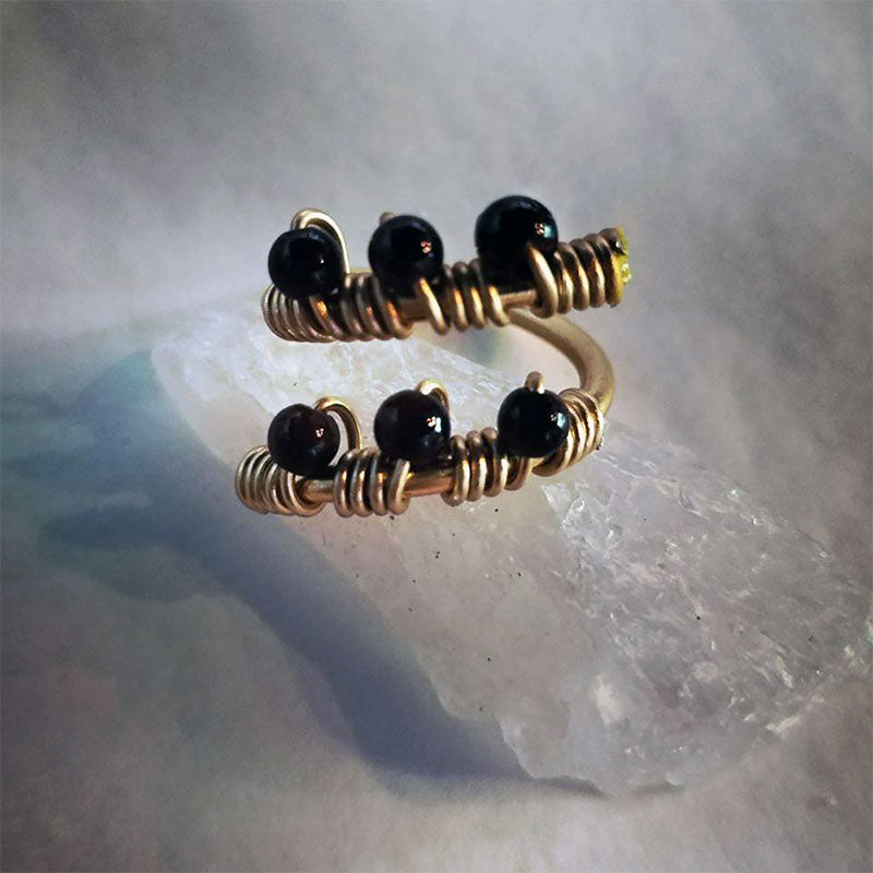 anillo de granate espiral