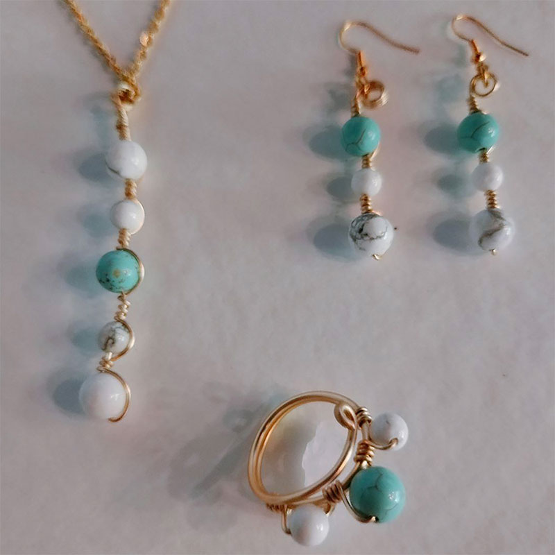 Conjunto de 3 piezas de howlitas con turquesa