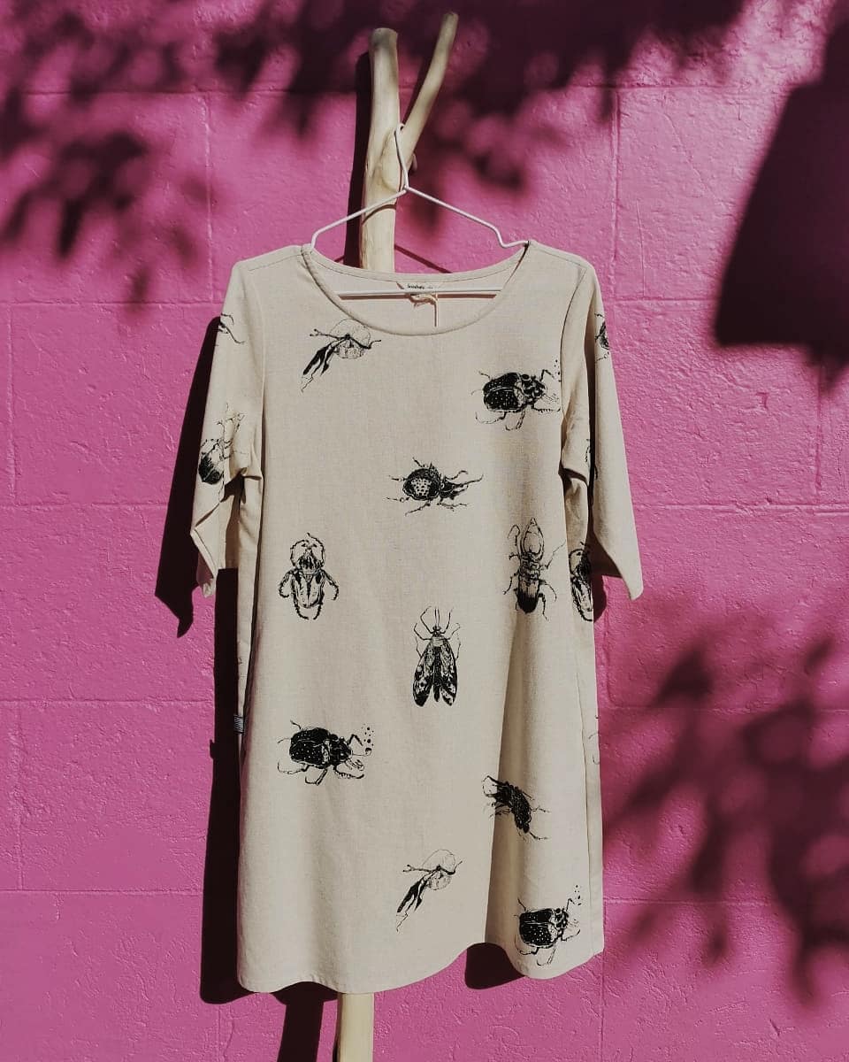 vestido bichos arena