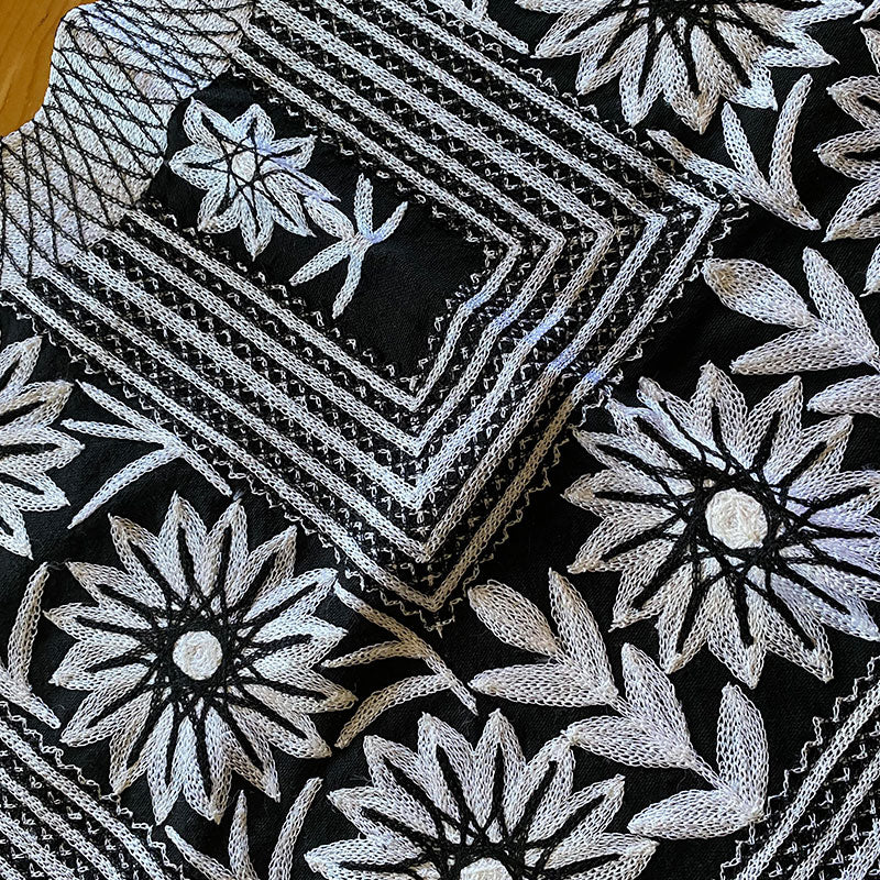 huipil margarita negro y blanco