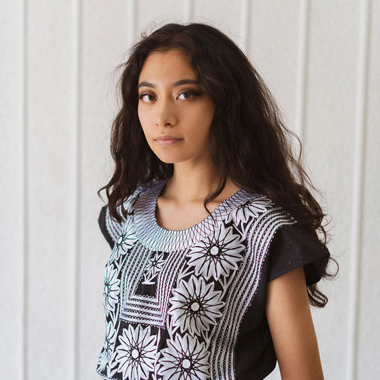 huipil margarita negro y blanco