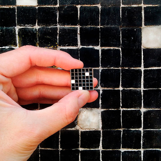 pin mosaicos negro