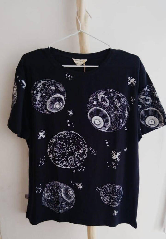 playera lunas y satelites
