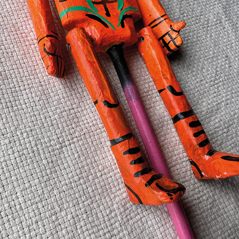 Marioneta diablo naranja neón