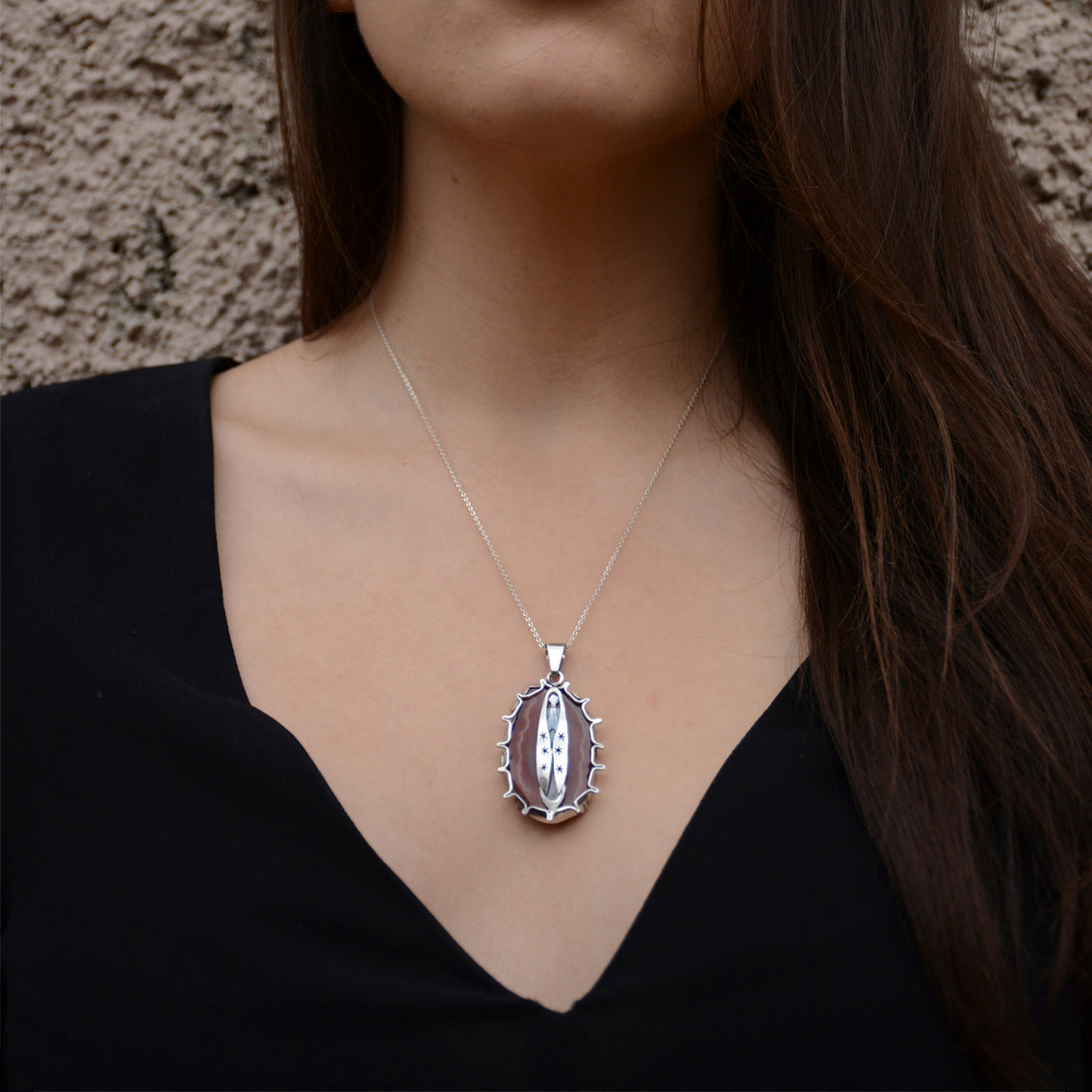 collar virgencita plis