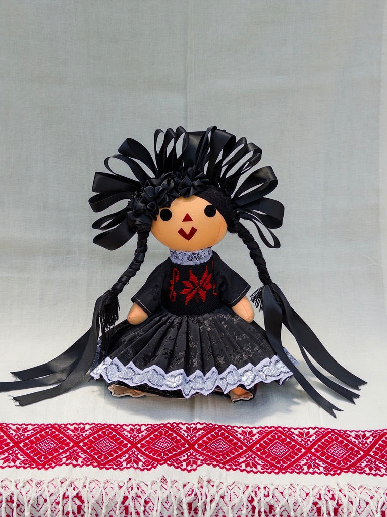 Muñeca Lele negro con rojo