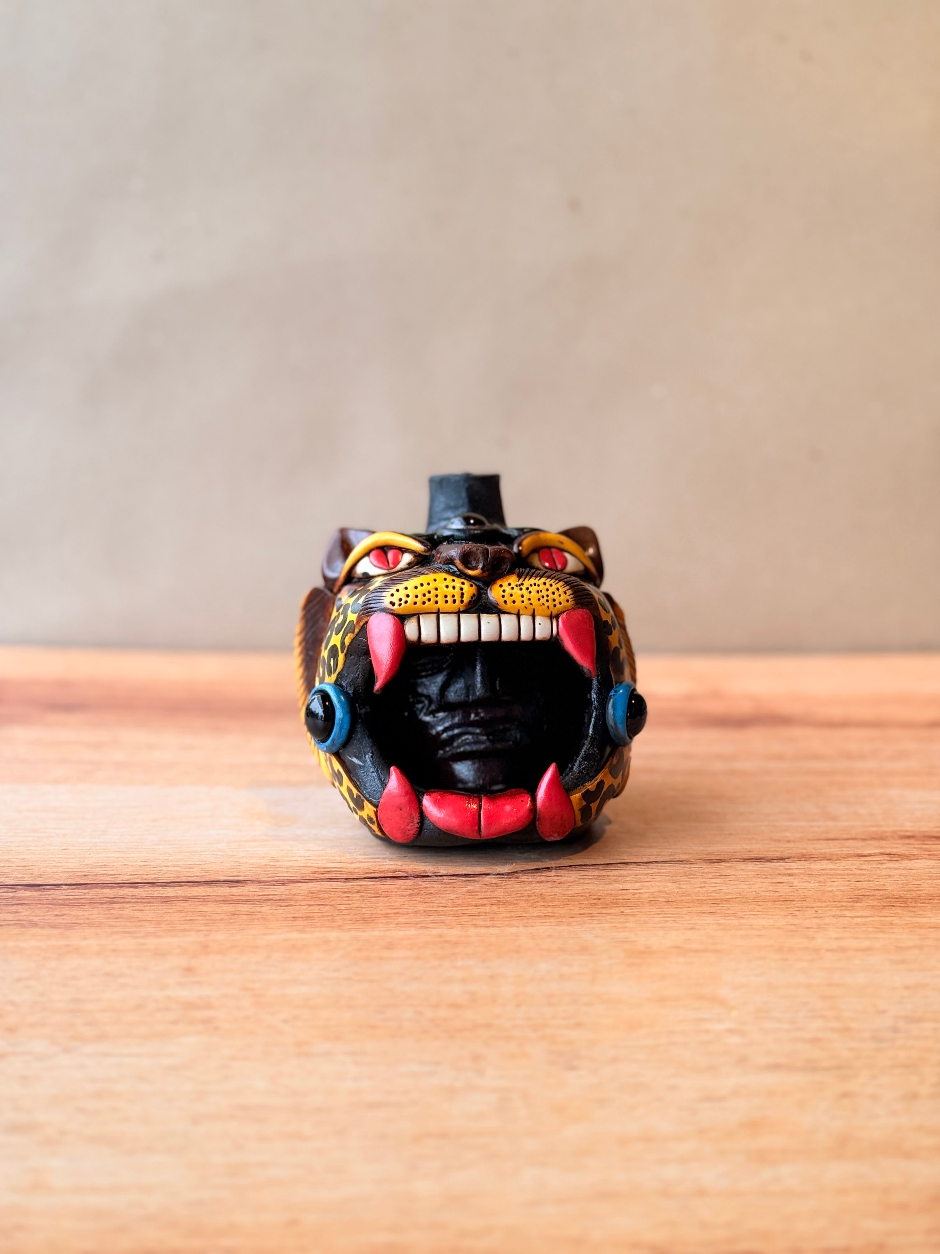 Guerrero jaguar con sonido decorado