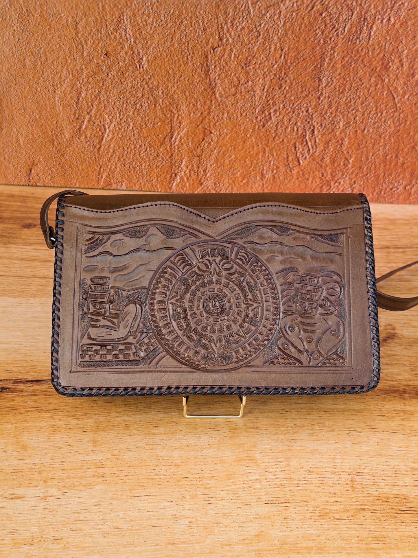 bolso de piel cincelada