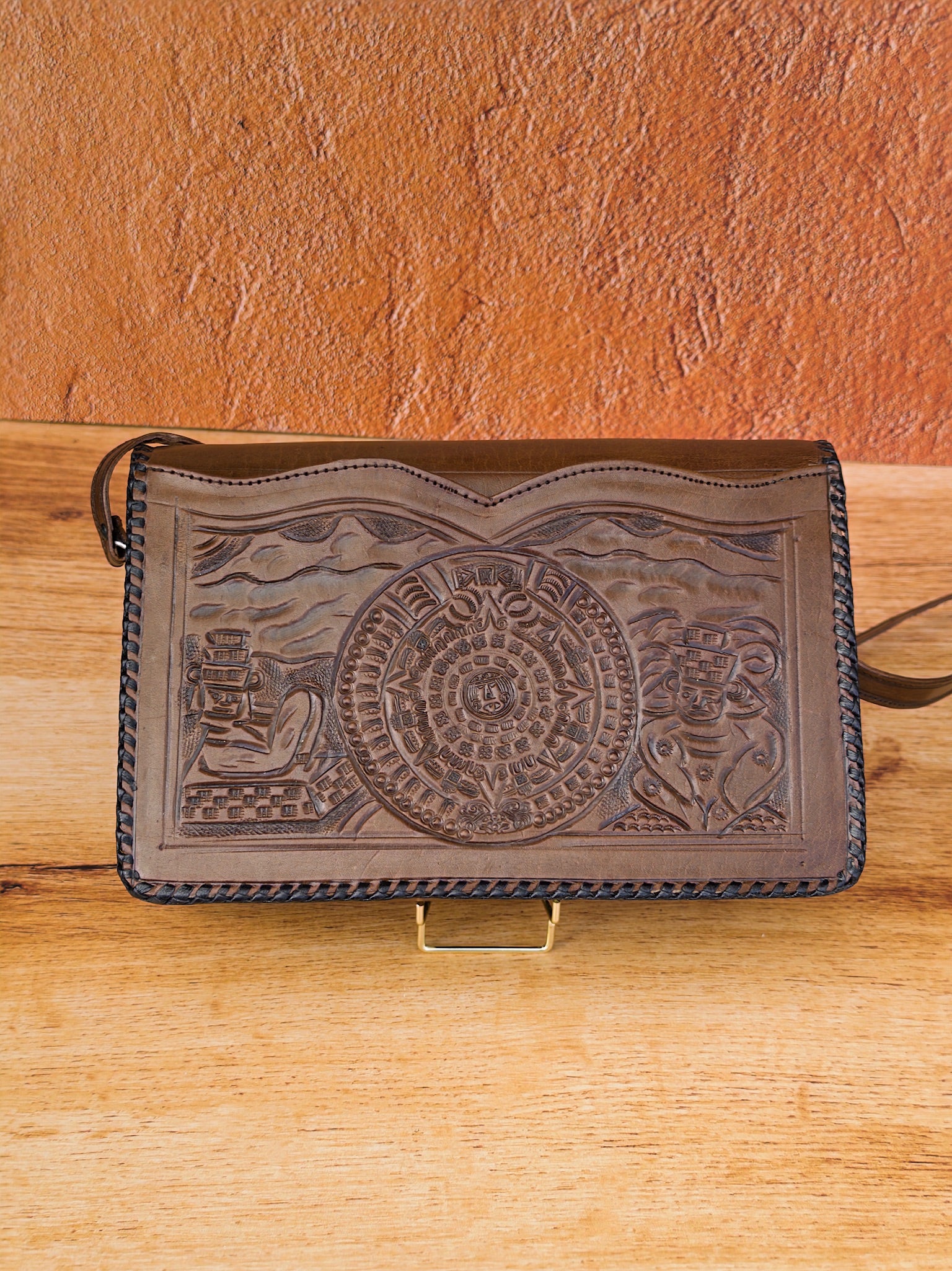 bolso de piel cincelada