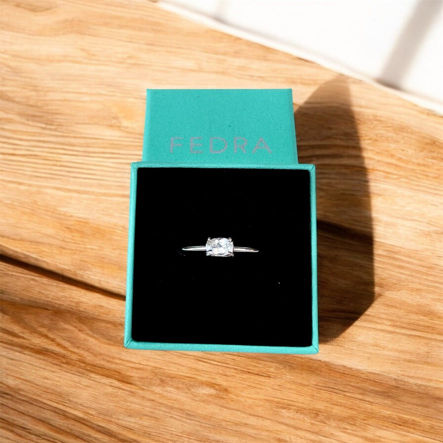 anillo Liza  plateado con cuarzo blanco