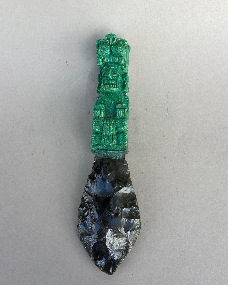 cuchillos ceremoniales de obsidiana con malaquita, Chicos.