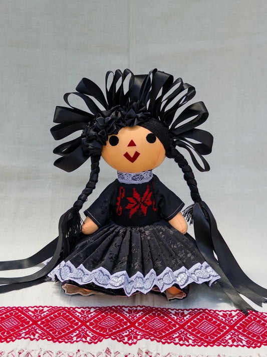 Muñeca Lele negro con rojo