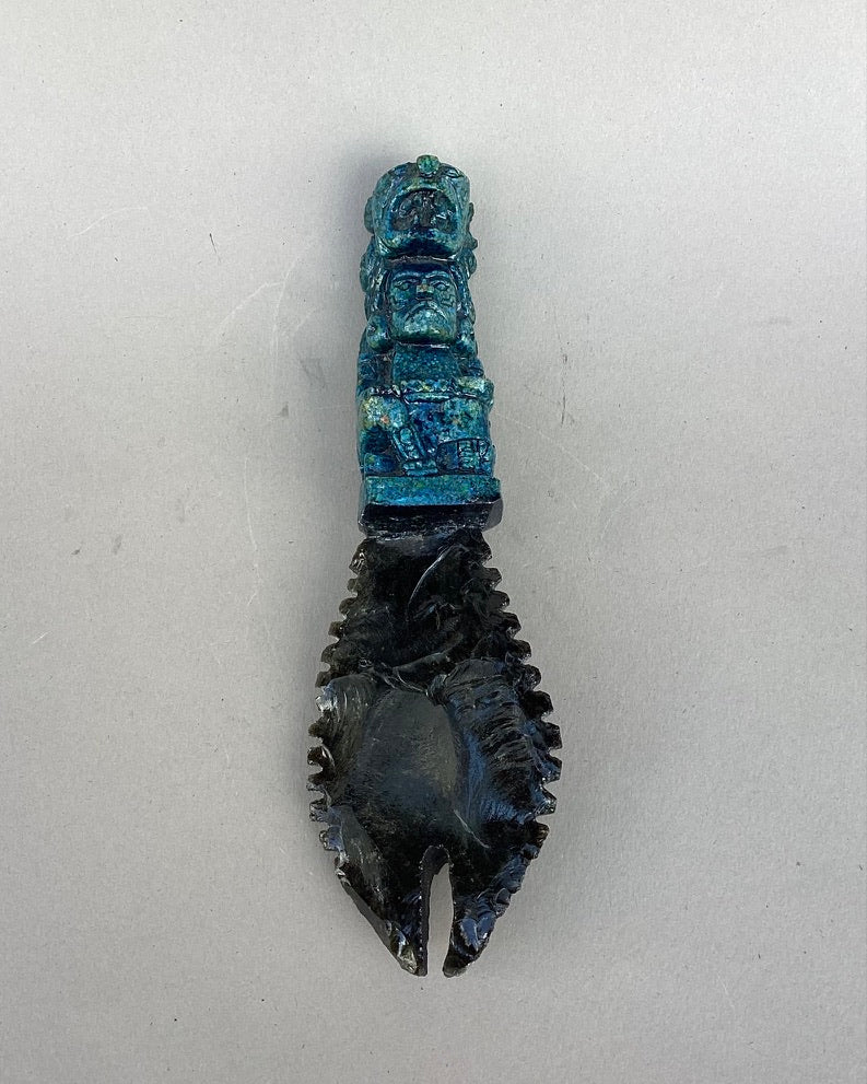 cuchillos ceremoniales de obsidiana con malaquita, grandes.