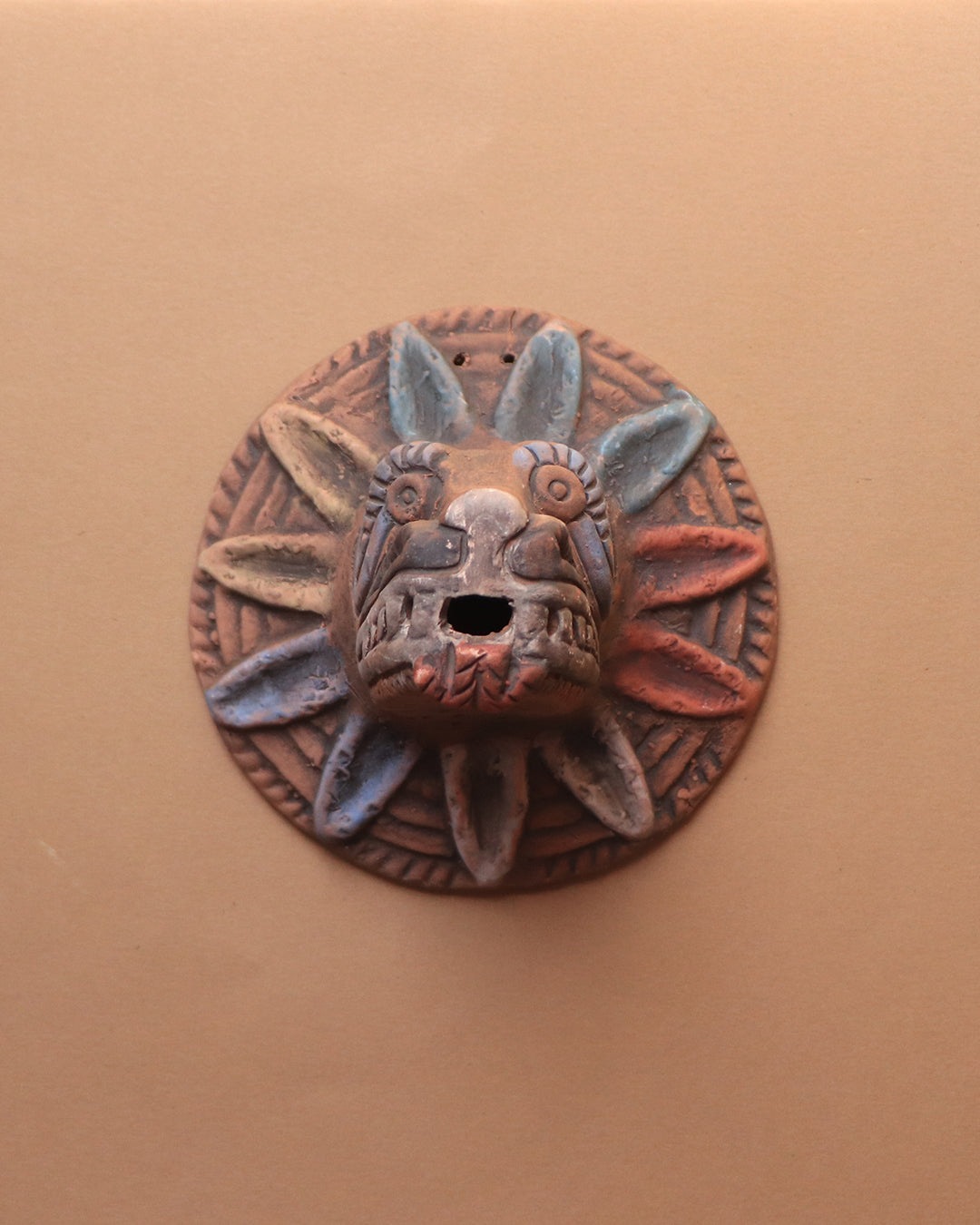 Cabeza Quetzalcoatl de barro rústico mini