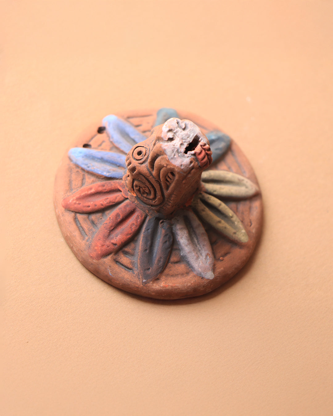 Cabeza Quetzalcoatl de barro rústico micro