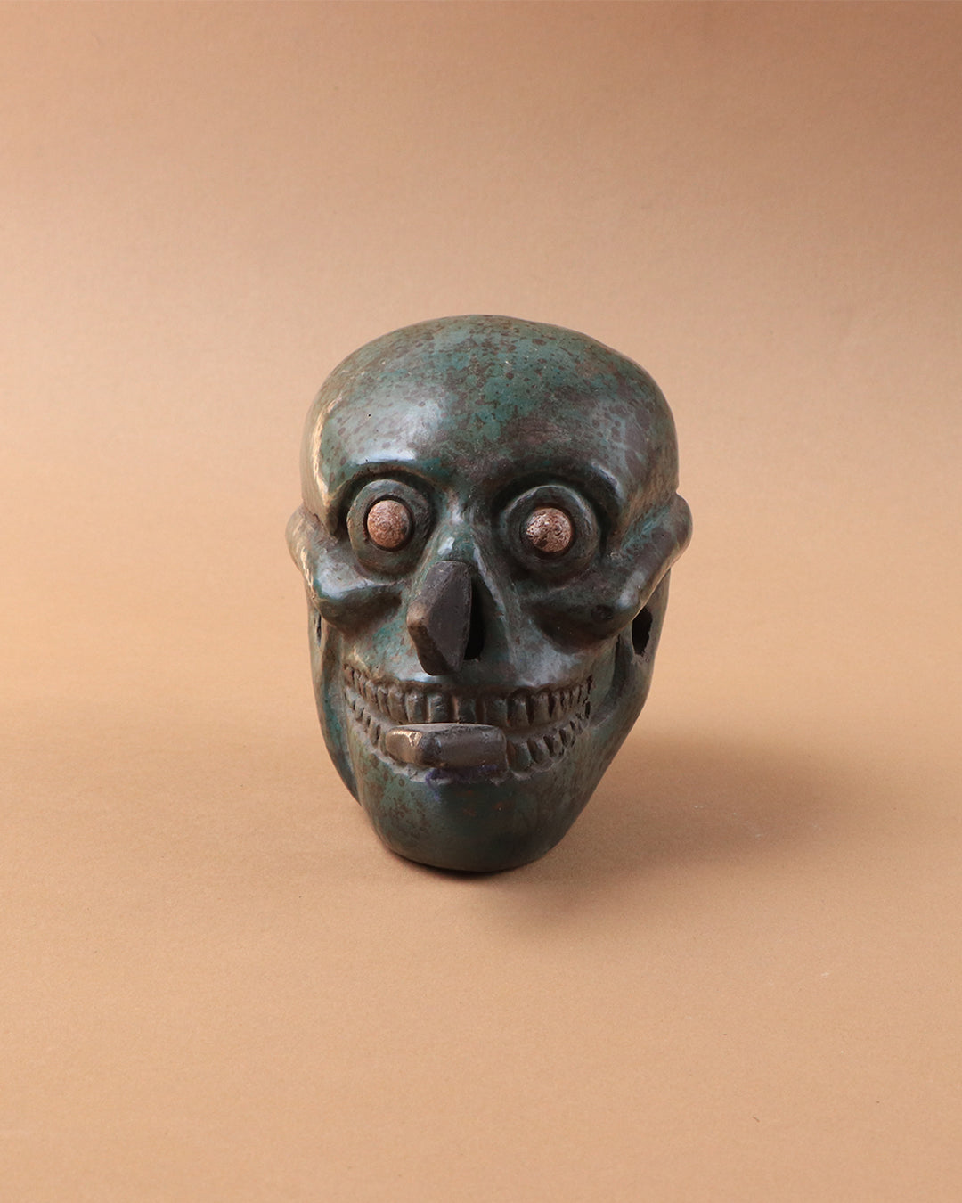 Craneo azteca con cuchillos verde