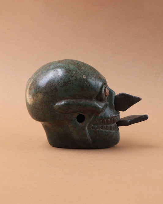 Craneo azteca con cuchillos verde